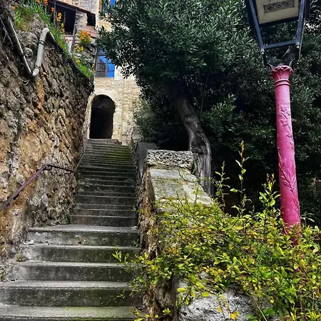 Au Coeur De La Vieille Ville, Privee Independante Sommières