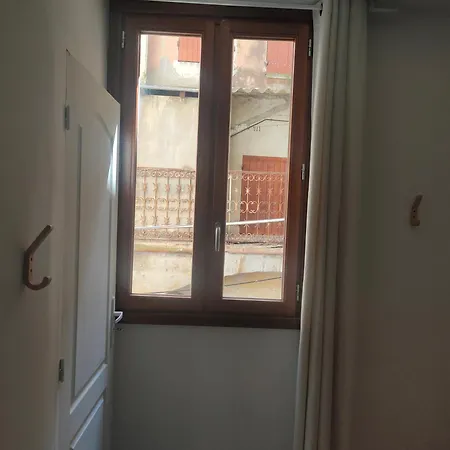 בית אירוח Au Coeur De La Vieille Ville, Privee Independante *