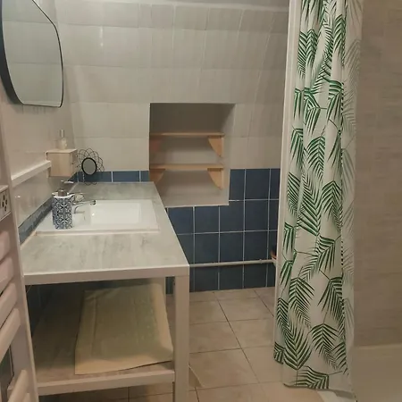 Au Coeur De La Vieille Ville, Privee Independante Sommières