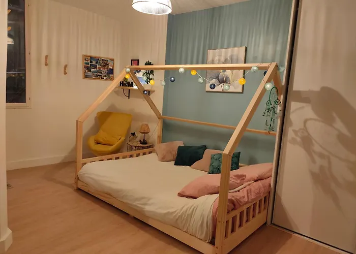 Quarto em Acomodações Particulares Au Coeur De La Vieille Ville, Privee Independante *
