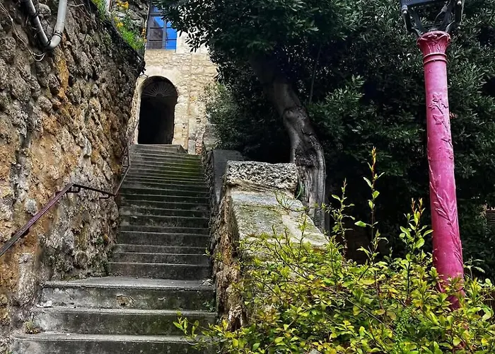 Au Coeur De La Vieille Ville, Privee Independante Sommières