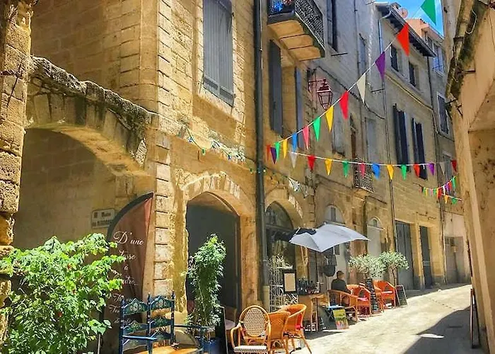 Au Coeur De La Vieille Ville, Privee Independante Sommières