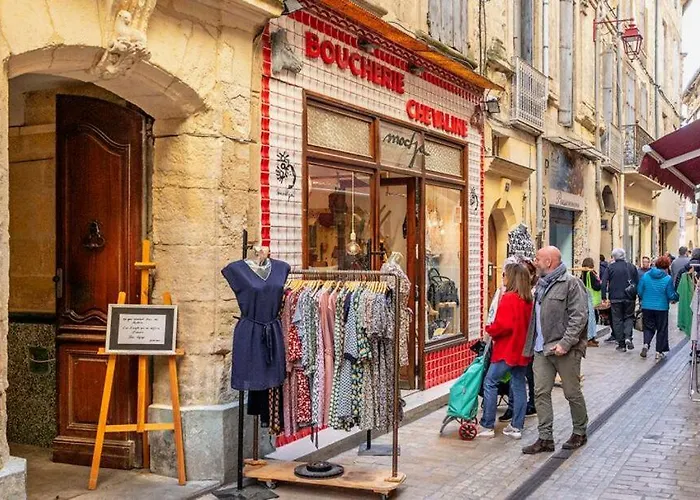 Quarto em Acomodações Particulares Au Coeur De La Vieille Ville, Privee Independante