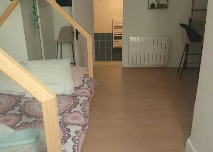Au Coeur De La Vieille Ville, Privee Independante Quarto em Acomodações Particulares Sommières